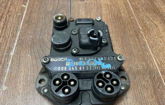 Mercedes-Benz E W124 Ignition amplifier control unit 0085456132 0227400672