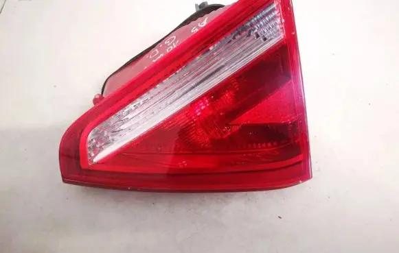 Audi A5 8T 8F Tailgate rear/tail lights 8t0945094