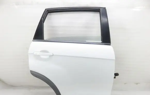 Chevrolet Captiva Rear door 