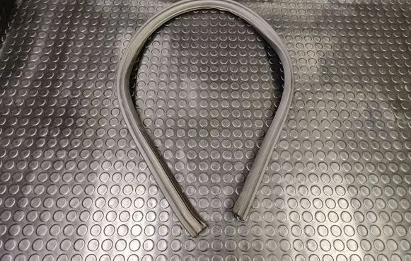 Volvo S60 Engine compartment rubber 