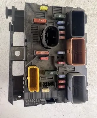 Peugeot 207 Fuse module BSML1100 9664055780 20157861