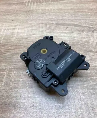 Toyota Yaris Air flap motor/actuator AE0638000171