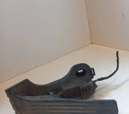 Volkswagen Touran I Accelerator throttle pedal 1T1721503H 6PV00868900