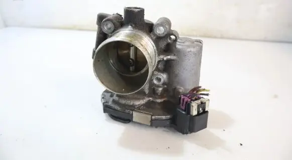 Opel Astra J Throttle body valve 