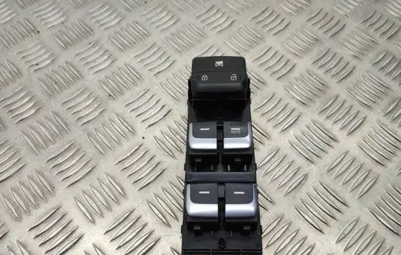 KIA Sportage Electric window control switch 93570F1520 QB10040