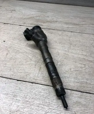Volkswagen Jetta VI Fuel injector 03L130277A