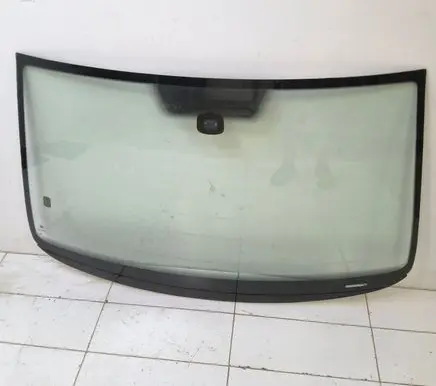 Volkswagen PASSAT B7 Front windscreen/windshield window 1K0955559