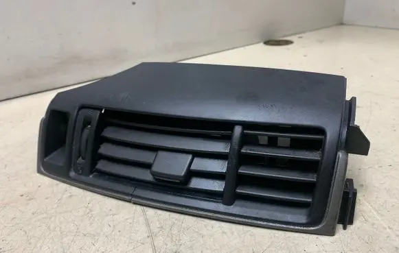 Toyota Verso Dash center air vent grill 556700F030