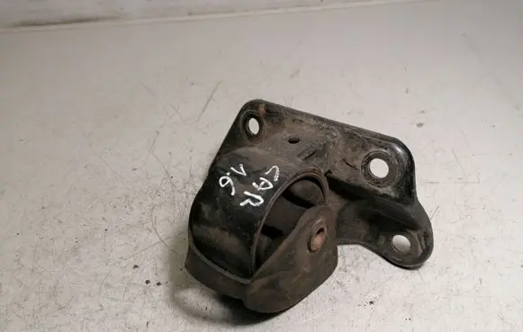 Mitsubishi Carisma Engine mounting bracket