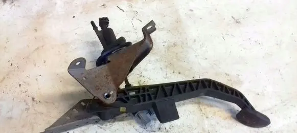 Mazda 3 I Clutch pedal 