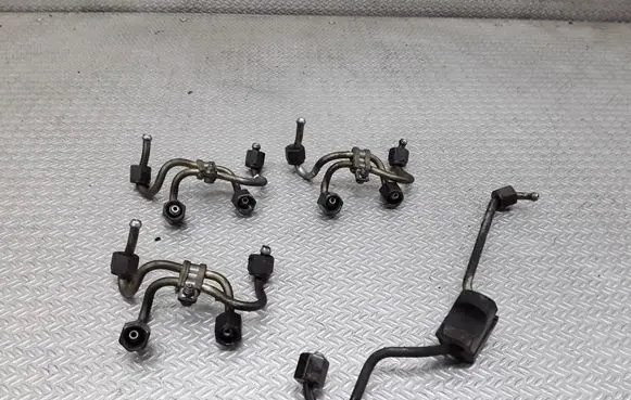 Fuel injector supply line/pipe