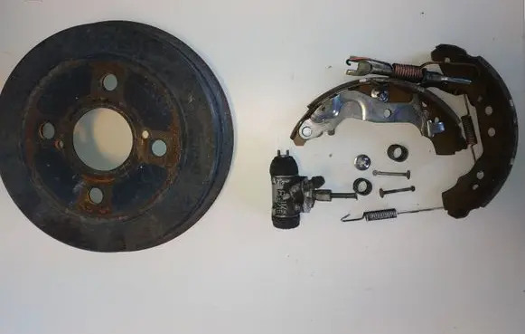 Toyota iQ Drum brake (rear) 