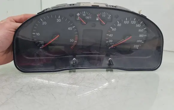 Volkswagen PASSAT B5 Speedometer (instrument cluster) 3B0919861J 110008793