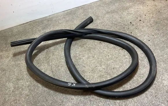 Ford Mach-E I Rear door rubber seal (on body) 