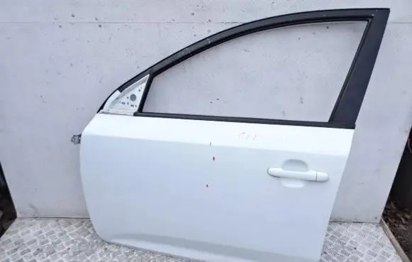 KIA Ceed Front door