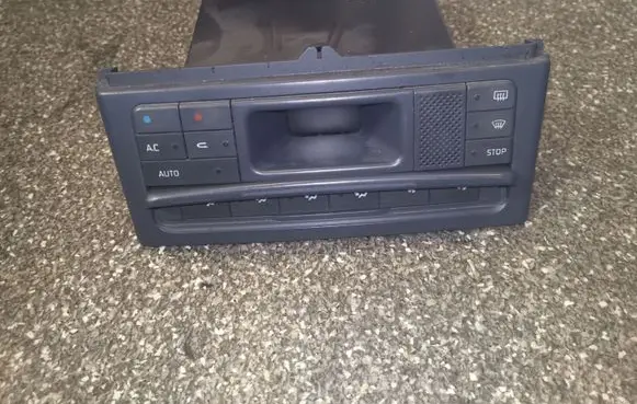 Renault Laguna I Climate control unit 7700425674 9140010332