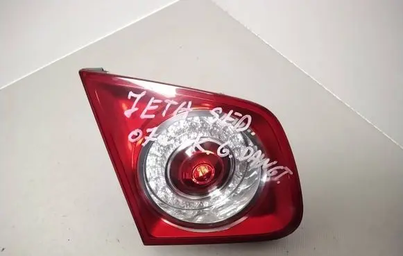 Volkswagen Jetta V Tailgate rear/tail lights 1K5945093 933151