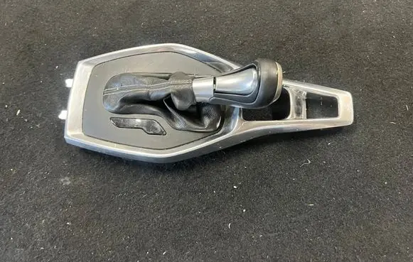 Chevrolet Camaro Gear shifter surround trim plastic 23170789