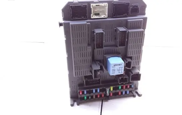 Peugeot 807 Relay mounting block 1499705080 VBAJ