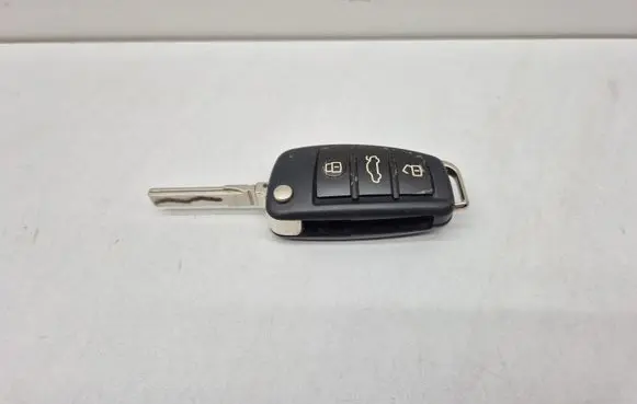 Audi Q3 8U Ignition key/card 8X0837220