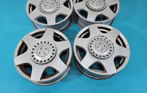 R16 alloy rim