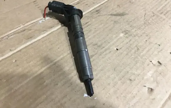 Mercedes-Benz C W204 Fuel injector A642070