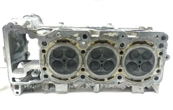 Mercedes-Benz Sprinter W906 Engine head R64201610 A6420100721