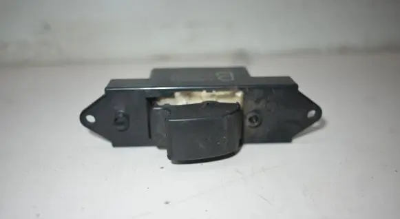 Mitsubishi Colt Electric window control switch MR587944