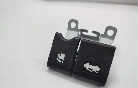 Nissan X-Trail T32 Fuel tank opening switch 