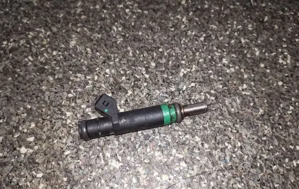 BMW 7 E65 E66 Fuel injectors set 7525721