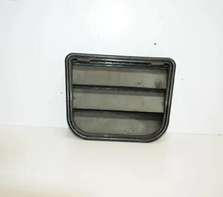 Quarter panel pressure vent