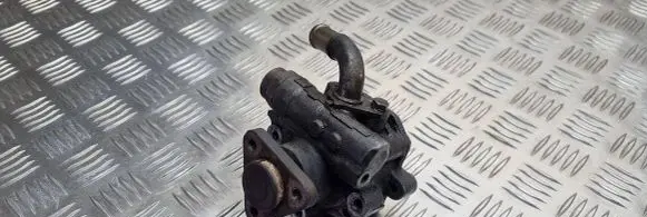 Volkswagen PASSAT B5.5 Power steering pump 8D0145177