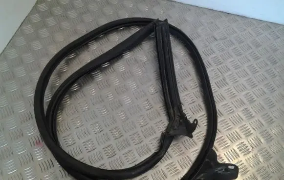 Audi A5 8T 8F Front door rubber seal 8T8831708