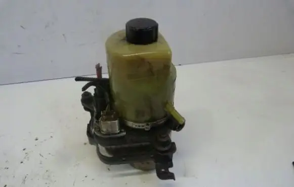 Ford Focus Power steering pump 4M513K514BD