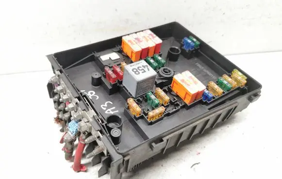 Audi A3 S3 8P Fuse module 1K0937125