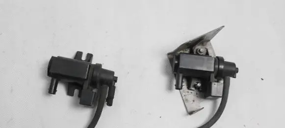BMW 1 E82 E88 Turbo solenoid valve 7805391