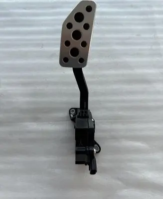 Accelerator throttle pedal
