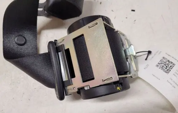BMW 1 E81 E87 Rear seatbelt 607051100D 100717
