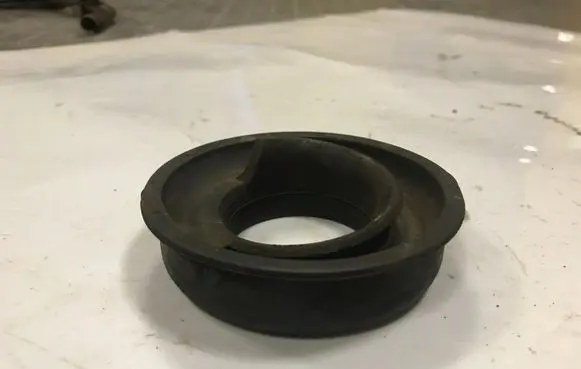 BMW 1 E81 E87 Rear coil spring rubber mount 33536764419