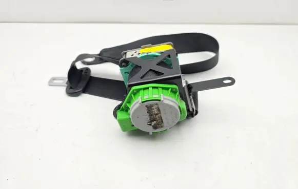 Toyota Auris 150 Front seatbelt 7321002221