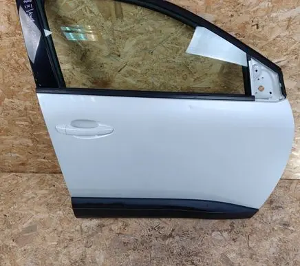 Peugeot 5008 Front door 