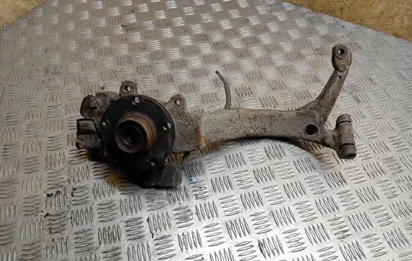 Volkswagen PASSAT B5 Front wheel hub spindle knuckle