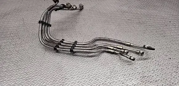 Audi 80 90 B2 Fuel injector supply line/pipe 