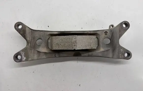 Ford Mustang VI Gearbox mounting bracket FR3C6068AB