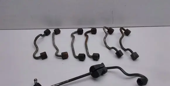 BMW X5 E70 Fuel injector supply line/pipe 