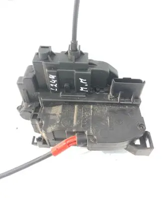 Renault Kangoo II Front door lock 8200497604B