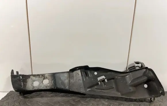 Audi A6 S6 C4 4A Radiator mount bracket 4A0805807