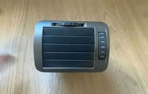 Skoda Superb B5 (3U) Dash center air vent grill 3U0819702