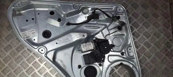 Volkswagen PASSAT B5.5 Sliding door window regulator with motor 3b9839755