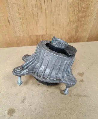 Mercedes-Benz C AMG W205 Engine mount bracket A2052400200